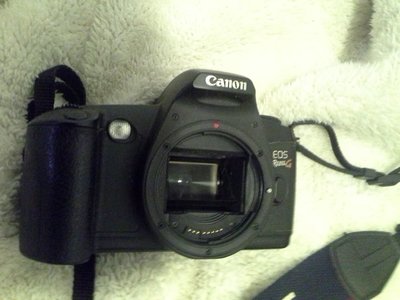 CANON EOS REBEL G單眼相機軟片款,相機機體如新.使用CR123A電池二個.機子正常使用、不附鏡頭只有本體
