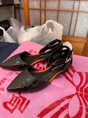 「 二手鞋 」 Bo Derek 女版皮革涼鞋 35號（黑）鐵2