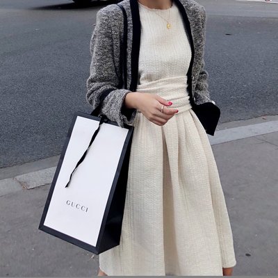 《巴黎拜金女》香香風白色背心裙高品質面料純棉粗狂編織材質