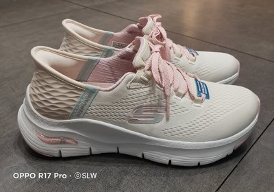 『 SLW 』149568OFPK 女 SKECHERS ARCH FIT 瞬穿舒適科技 休閒鞋 白粉 36