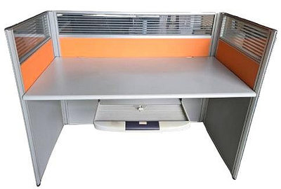 鑫高雄駿喨二手貨家具(全台買賣)----140公分 鋁製 噴砂玻璃 屏風 桌板 ㄇ型屏風 薄型鋁板  隔間屏風 辦公桌 OA