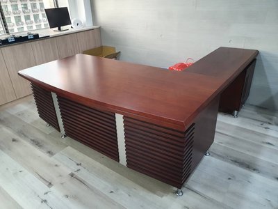 彰化二手貨中心(原線東路二手貨) -----木紋設計L型主管桌  辦公桌