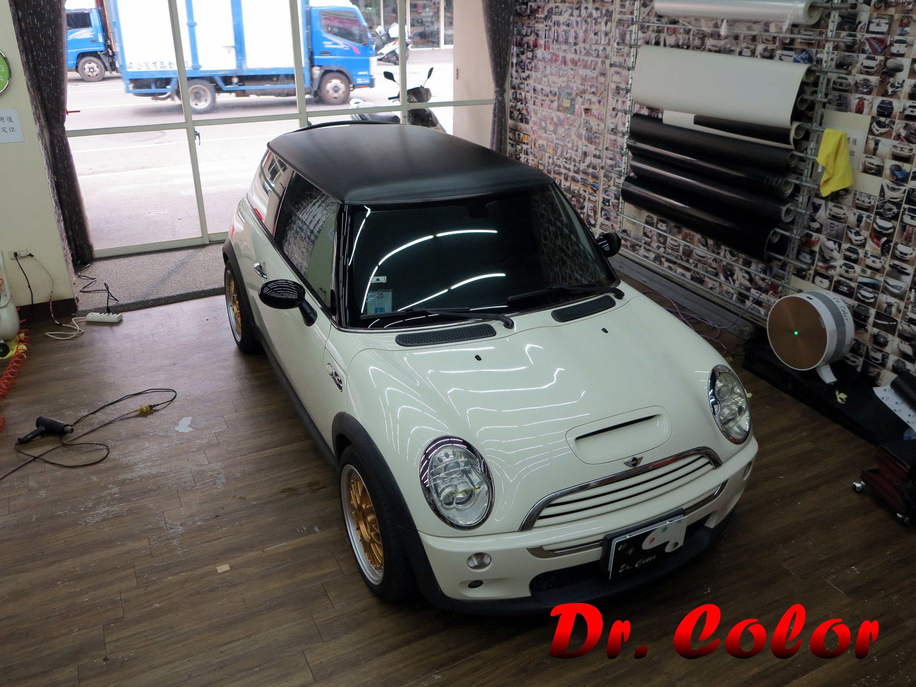 Dr Color 玩色專業汽車包膜mini Cooper S 黑carbon 金屬桃紅 消光黑 車頂 後視鏡 旅行架 Yahoo奇摩拍賣