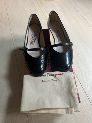 正品二手Salvatore  Ferragamo 黑色亮皮赫本鞋 尺寸6.5