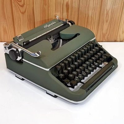 下殺 OlympiaSM-31955德國工藝復古機械英文打字機可打字古董收藏
