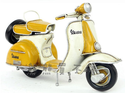 [在台現貨/精緻款] 偉士牌 Vespa 復古腳踏機車 義大利 黃色 後置備胎 鐵製 摩托車模型 居家擺飾 送禮最佳選擇