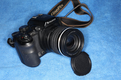 【零件機】Fujifilm類單眼 Finepix S9000/S9500 數位相機，10.7倍光學變焦畫質優，廉讓～