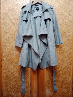 全新【唯美良品】IROO 灰色造型風衣款外套~ C1219-7823 40.