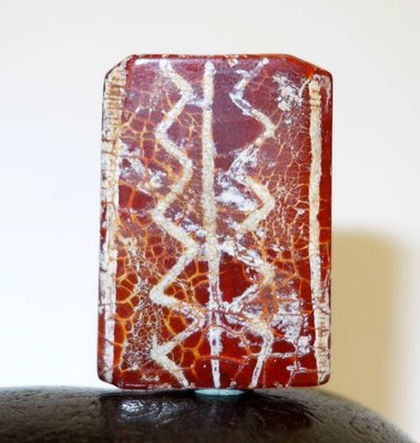菩多佛教文物-2500年的鑲蝕紅玉髓