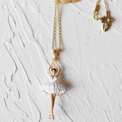 【MOMO全球購】法國Les Nereides琺瑯首飾品 白天鵝羽毛芭蕾舞女孩項鏈 可愛氣質