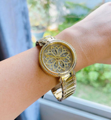 GUESS Lily 水鑽圈 鏤空花朵錶盤 金色不鏽鋼錶帶 石英 女士手錶GW0528L2