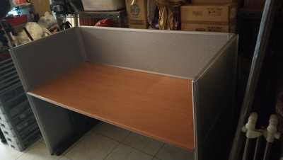 二手自取價 辦公桌 屏風 尺寸150 辦公桌含OA屏風 免螺絲 可用磁鐵