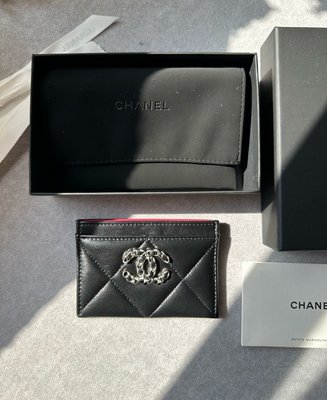 Chanel 全新 真品 超美 19 coco logo 全真皮 卡夾 信用卡 鈔票夾 現貨 本人親自拍照，付 盒子 緞帶 山茶花 香奈兒 美國 購證