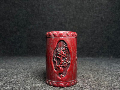 雞血石筆筒印章雞血石在中國有吉祥之意，紅色在中國有吉祥之意，寓意遠離災難。所以雞血石可以辟 舊藏 老貨 雜項【老物件】11727