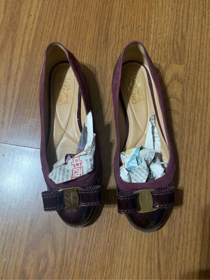 Ferragamo9成新 紫色麂皮國際品牌 ferry size#8  NO: AF32527(椅袋)