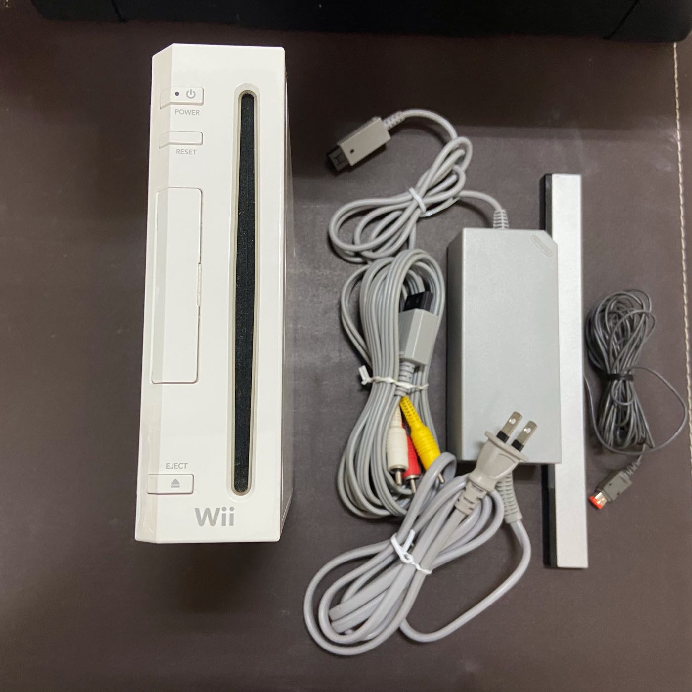 任天堂原廠Wii 主機無改機主機一套Wii主機+ 變壓器+ 訊號線+ 接收器
