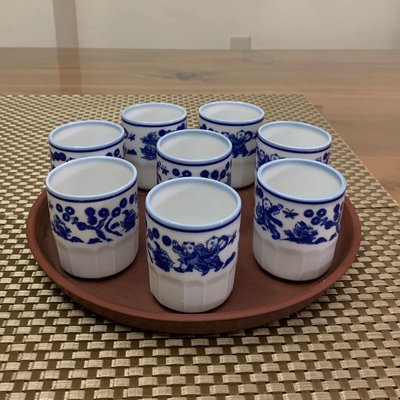 早期收藏  陶瓷茶杯8個一組。