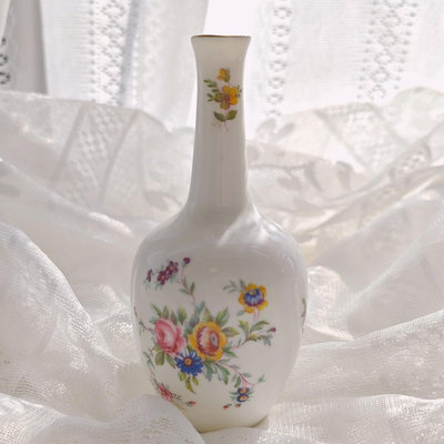 現貨。古董集市淘到的明頓Minton馬洛骨瓷花瓶。