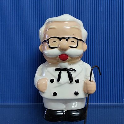[ 三集 ] 公仔  KFC 肯德基爺爺 高約:15公分  材質:瓷  無外盒  M 1 03