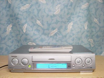 .【小劉二手家電】TOSHIBA 九成新  VHS 錄放影機,有S端子,附萬用遙控器,故障機也可修理 !