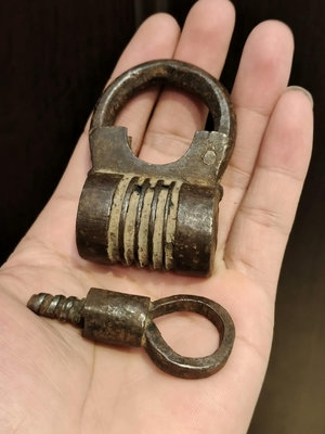 二手 老鐵鎖 據說是蒙古西藏那邊的東西，品相好 正常使用 古玩 老物件 雜項1503【萬寶閣】