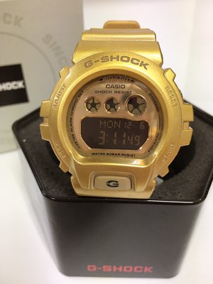 【HOMIEZ】CASIO G-SHOCK GMDS6900SM-9【GMDS6900SM-9】金 手錶