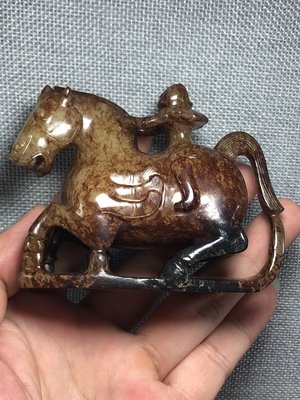 老物件--戰漢高古玉沁色自然和闐玉仙人騎戰馬