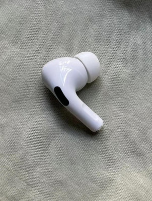 【原裝正品】Airpods Pro 1代左耳 右耳補配拿走   保原裝，不是正品假一賠三，成色如圖，耳機新，支持任何渠道檢驗，確保你的是正品