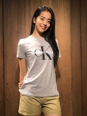 美國百分百【全新真品】Calvin Klein T恤 CK 女 短袖 T-shirt 圓領 logo 灰/粉 AB70