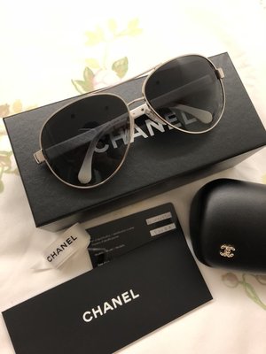 法國Chanel 香奈兒真品雷朋款經典白色皮革菱格紋鏡腳太陽眼鏡 9.5成新