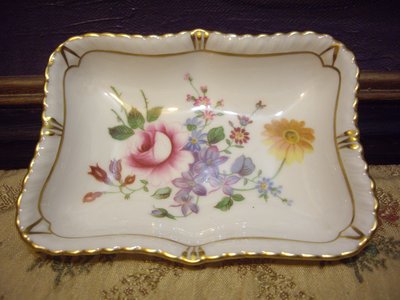 歐洲古物時尚雜貨 英國 Royal Crown Derbyl 長方型骨瓷盤 花卉描金不規則邊瓷盤畫 擺飾品 古董收藏