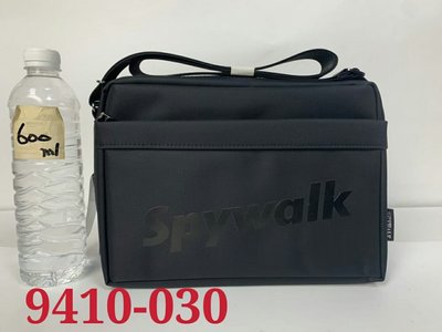 SPYWALK 質感尼龍側背包 防潑水材質 平板包包 斜背包 男生包包 男用包包 男用側背包