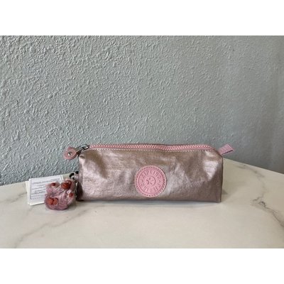 全新 Kipling 猴子包 K01373 金屬粉色 防水休閒時尚手拿包輕便化妝包拉鏈款辦公收納包 文具盒 筆袋
