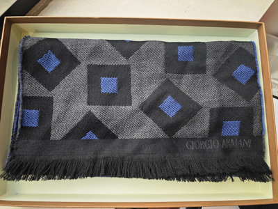 GIORGIO ARMANI頂級黑標全新真品義大利製方格圖案純羊毛黑色/藍色圍巾--- 2.5折出清(不議價商品)
