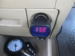 車用迷你車載電壓計 電瓶電壓表監測儀