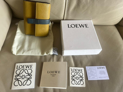 真品 loewe 短夾 出清價