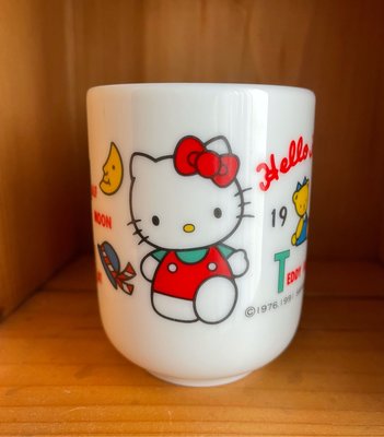［清衣架］@Hello Kitty 1991年手握杯早期的瓷器 杯身有三種kitty的圖案 高標準者請勿購買 圖六為原購入時的瑕疵