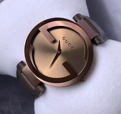GUCCI Interlocking G 咖啡金錶盤 棕色皮革錶帶 石英 女士手錶 YA133309