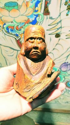 【啟秀齋】早期老件木雕藝術品 烏心石木 小沙彌 小和尚