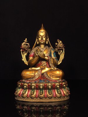 純銅彩繪宗喀巴佛像，寬20cm高30cm厚16cm，重2.2公斤，50080R