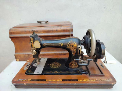20年代歐洲手搖古董老式縫紉機