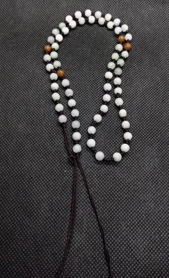 【珍藏翡翠】天然緬甸翡翠玉A貨~~三彩珠串，6 mm ，~62顆，中國結繩項鍊