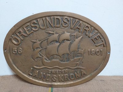 【港都收藏】1901s瑞典SWEDEN LANDSKRONA 船牌/銅牌，長38*寬27.4公分*厚0.8公分，重4.1公斤。拆船貨品/船鐘/船舵/古董。