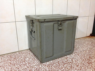 早期灰色鐵製軍箱 彈藥箱 厚重