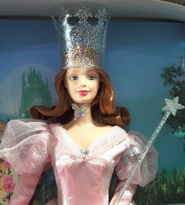 【Mika】收藏型芭比娃娃 綠野仙蹤 仙女葛琳達（盒損）＊現貨 Glinda Wizard of Oz Barbie
