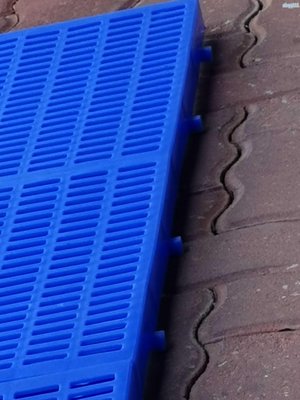 小型塑料地板可組合網格塑料板透氣冷板塑料腳板90x30cm塑料板 塑膠板 卡板箱 托盤 腳墊 踏板 防潮板 貨架正品 促