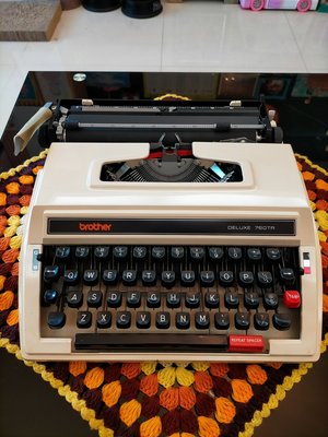 普普風早期日本製兄弟牌DELUXE 760TR打字機.老玩具.偉士牌.公仔，老車，老東西，水水，型男.VINTAGE參考