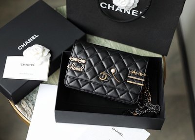 『RP精品』Chanel 香奈兒 22年早春限量款 Lucky Charm徽章吊墜WOC 黑色 斜背包 側背包
