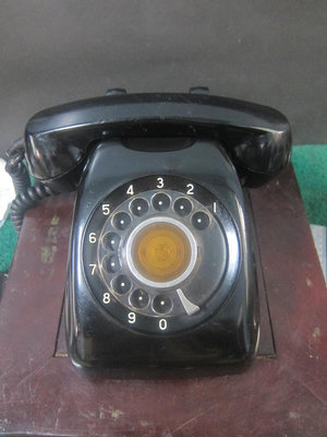 [蕃薯糖]早期*精製*老件*手撥式電話機*撥盤式電話機*轉盤式電話機~電話機(1724)沒有破裂~無法使用~(收藏擺件陳列古道具