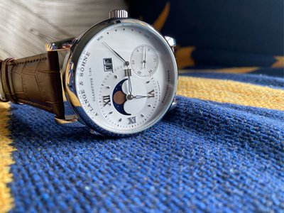 Kenny 朗格alange 大日曆 星期功能日本西鐵城機械機芯 月相，白面皮帶款腕錶